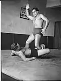 Chief Little Wolf demonstrating his "Indian deathlock"—(1),Sydney, 1937.