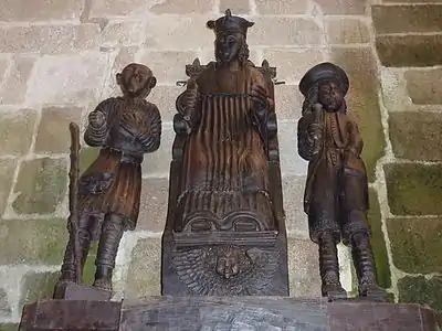 Saint Yves sat between a rich man and a poor man