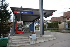 Platform with overhang