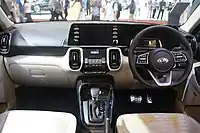 Interior(pre-facelift)