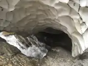Descent of 90&nbsp;m into cave