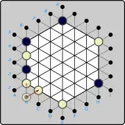 (3a) White introduces another piece on B1 again, but now is blocked from pushing to B2 &nbsp;(W)B1×B2&nbsp;, since that would push the Black piece at B5 out of play. The only legal push from B1 now is to C2 &nbsp;(W)B1→C2&nbsp; as shown by the solid arrow.