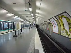 Island platform at Château de Vincennes