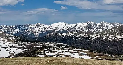 Never Summer Mountains viewed from Trail Ridge Road. Left to rightːMt. Stratus, Mt. Nimbus, Mt. Cumulus (centered), Howard Mountain, Mt. Cirrus