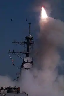 USS Laboon launches Tomahawk cruise missiles at Iraqi air defense targets, 3 September 1996.
