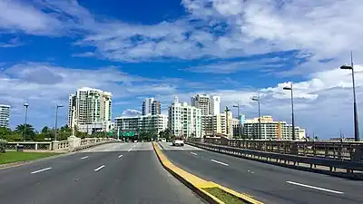 The road as it crosses over the Guillermo Esteves bridge