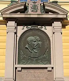 Relief of Svinhufvud and Mannerheim on the left side of the front facade of the Vaasa City Hall&nbsp;[fi], 1924