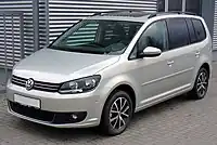  Front-three-quarter view of a facelifted European Touran; on this model the front grille extends the whole way between the right and left headlight clusters