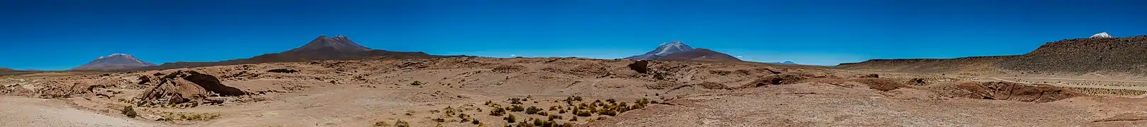 Panoramic image, with Ollagüe in the centre